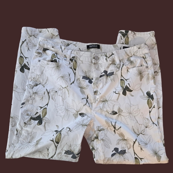 BUFFALO DAVID BITTON white floral stretch denim Savanah high rise Jeans size 12 - Picture 2 of 11
